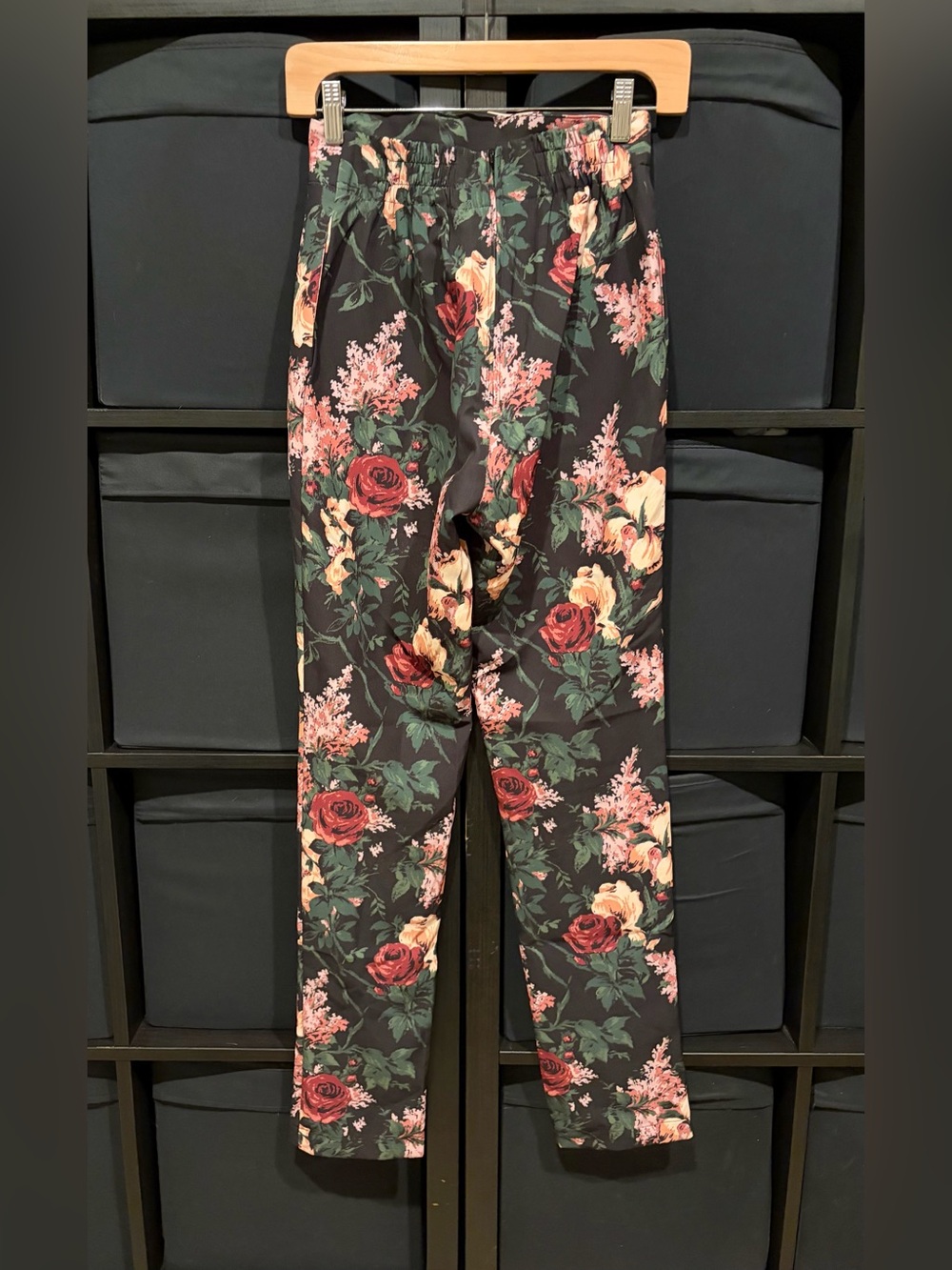 Pinup Couture Laura Byrnes PUG Dress Pants In Dark Bella Roses Size S NWOT - Picture 5 of 6